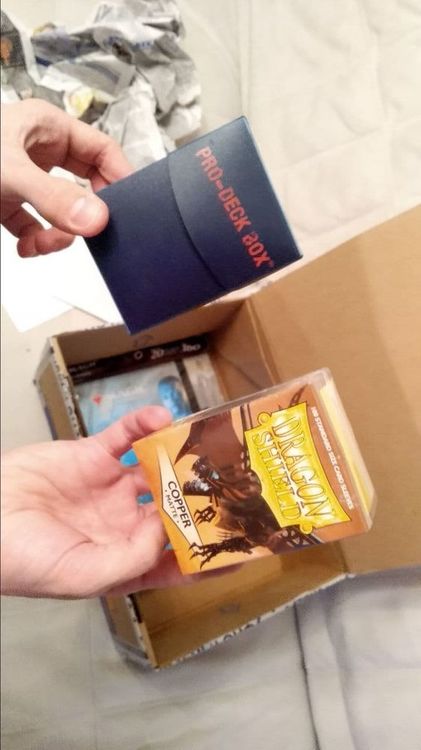 Содержимое коробочки, и сама коробочка